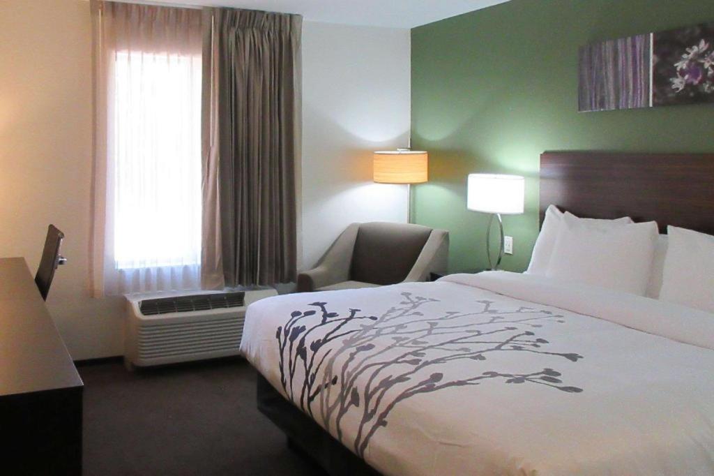 Klamoya Sleep Inn&Suites Chiloquin Bagian luar foto