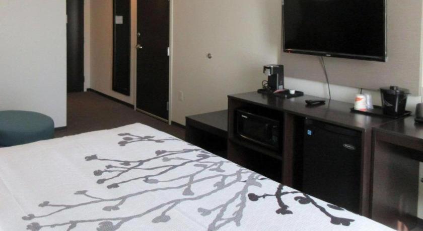Klamoya Sleep Inn&Suites Chiloquin Bagian luar foto